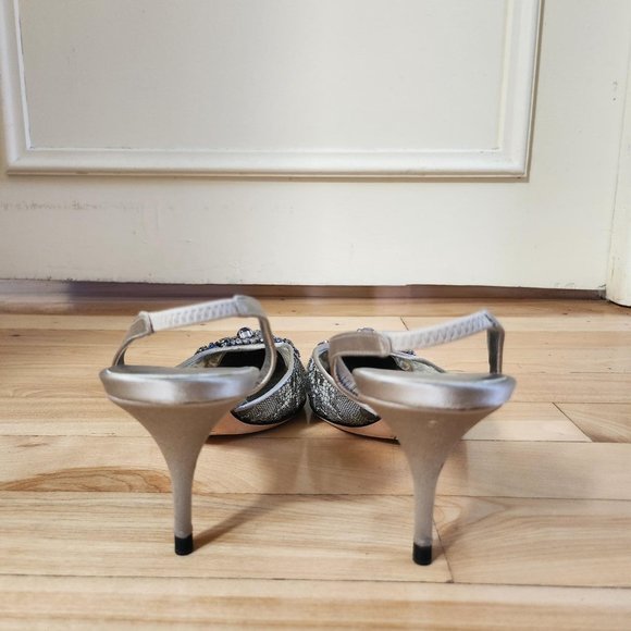 Bagdley Mischka - Embellished Lace Pumps - Picture 4 of 6